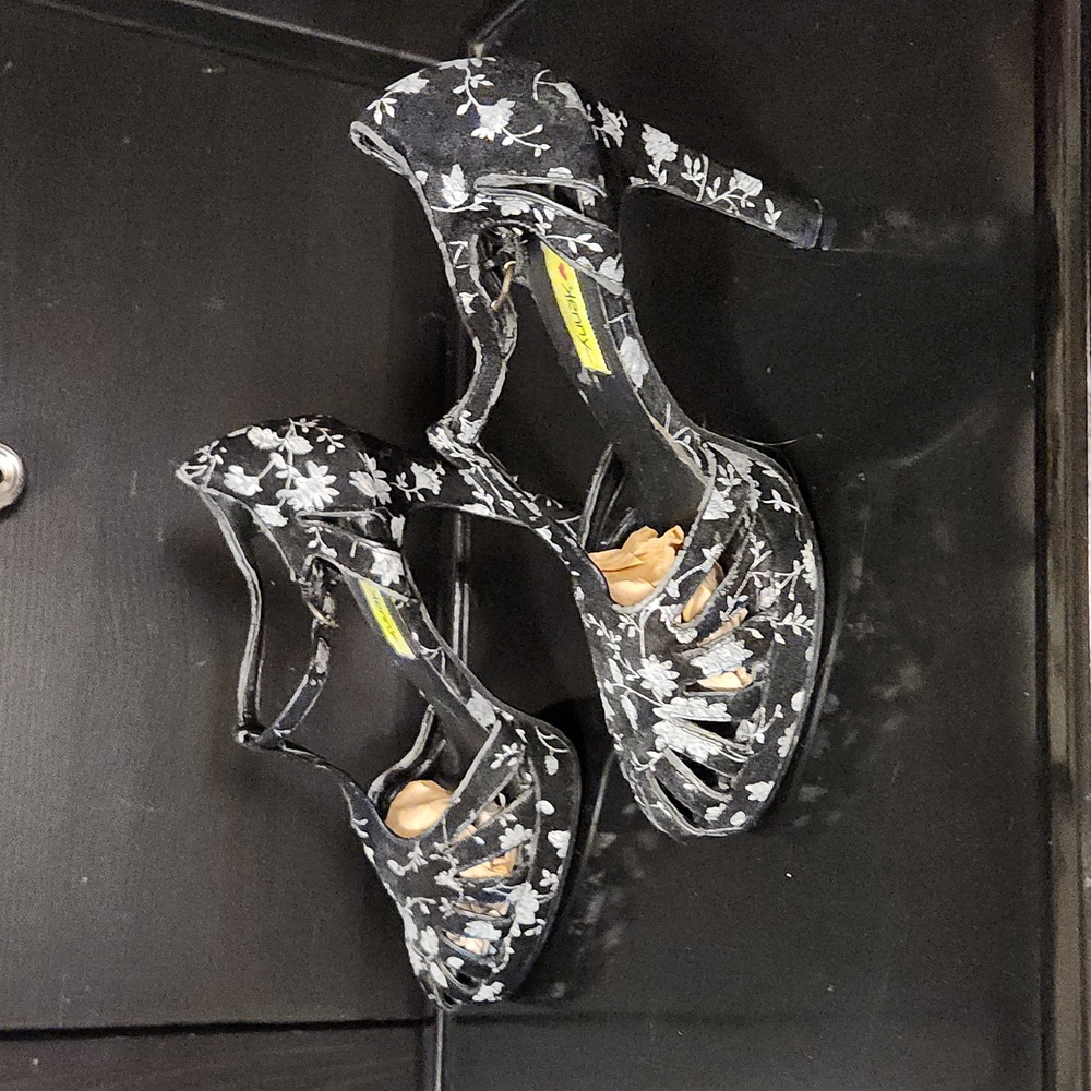 Penny Loves Kenny Floral Heels